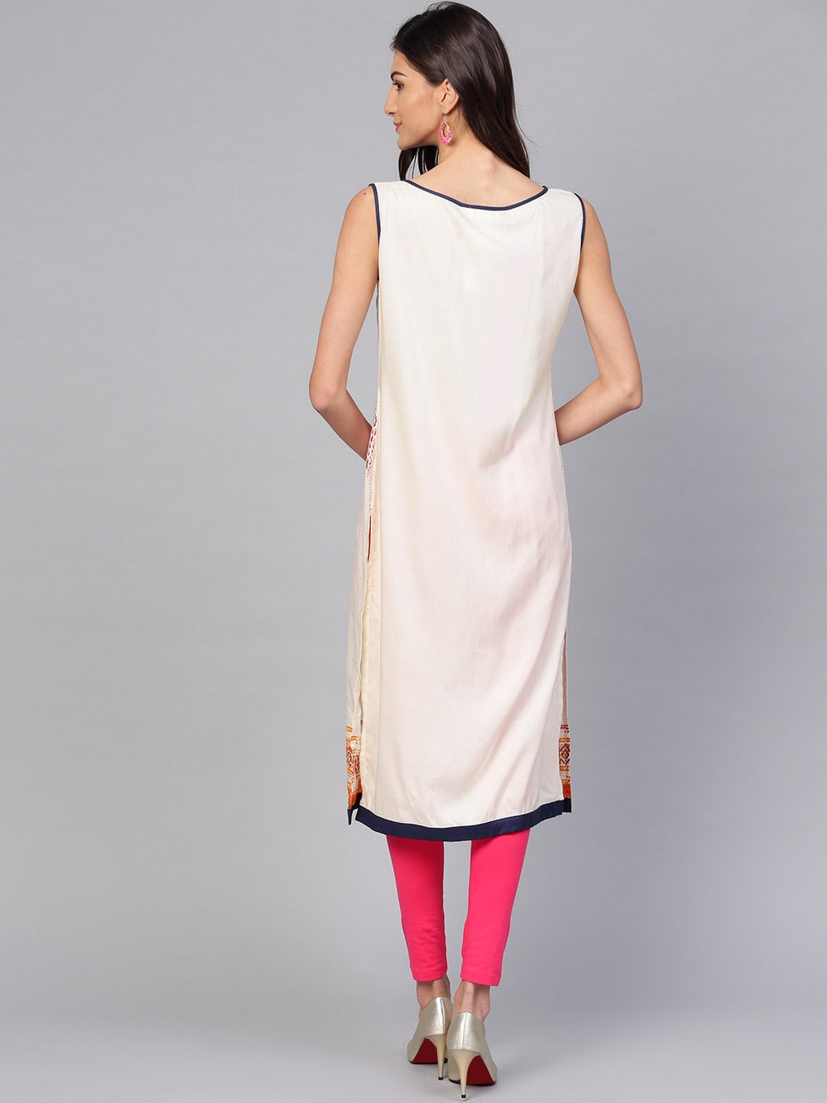 Stradda Womens Off White Placement Printed Sleeveless Kurta