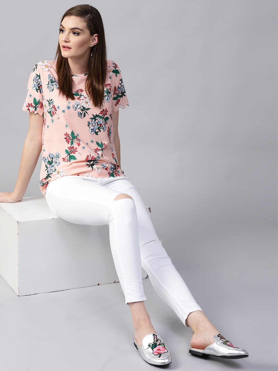 Stradda Womens Floral Scalloped Top 2