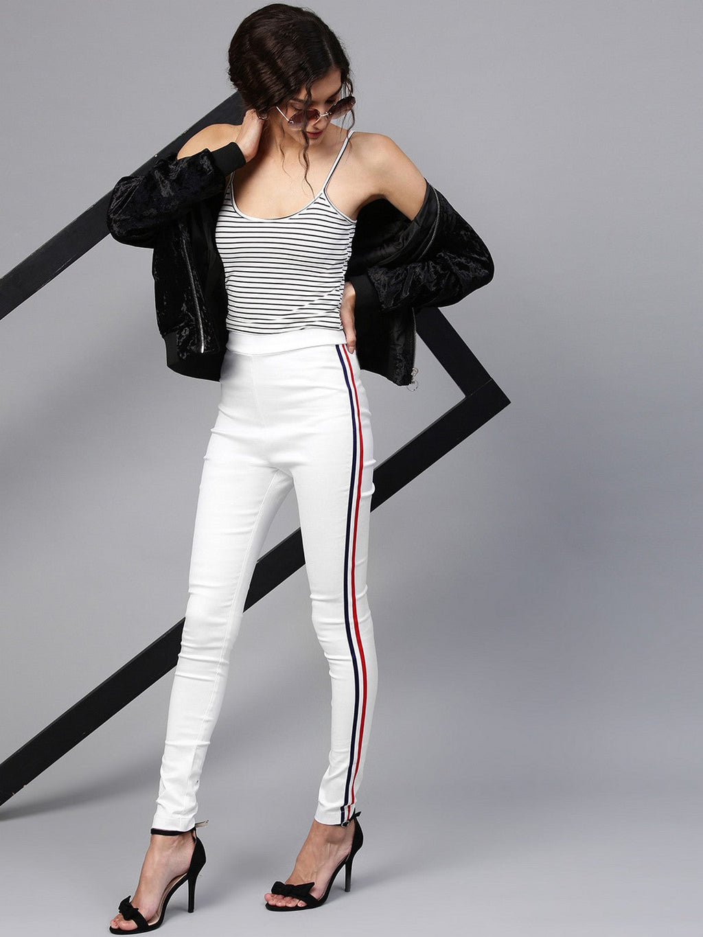 Jegging With Multicolor Side Taping