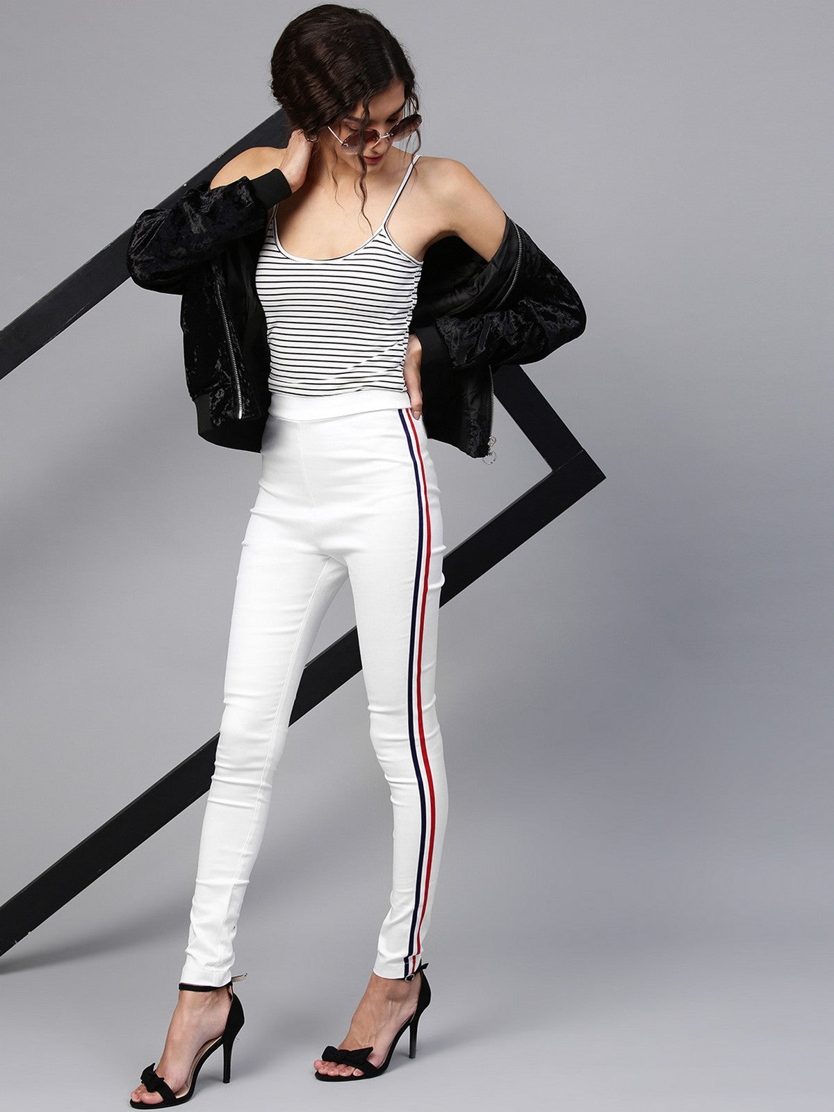 Jegging With Multicolor Side Taping